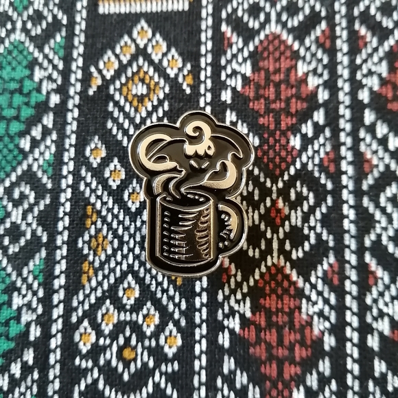 📍2/20$ Ghost Bat Enamel Pin NWOT - Picture 1 of 6